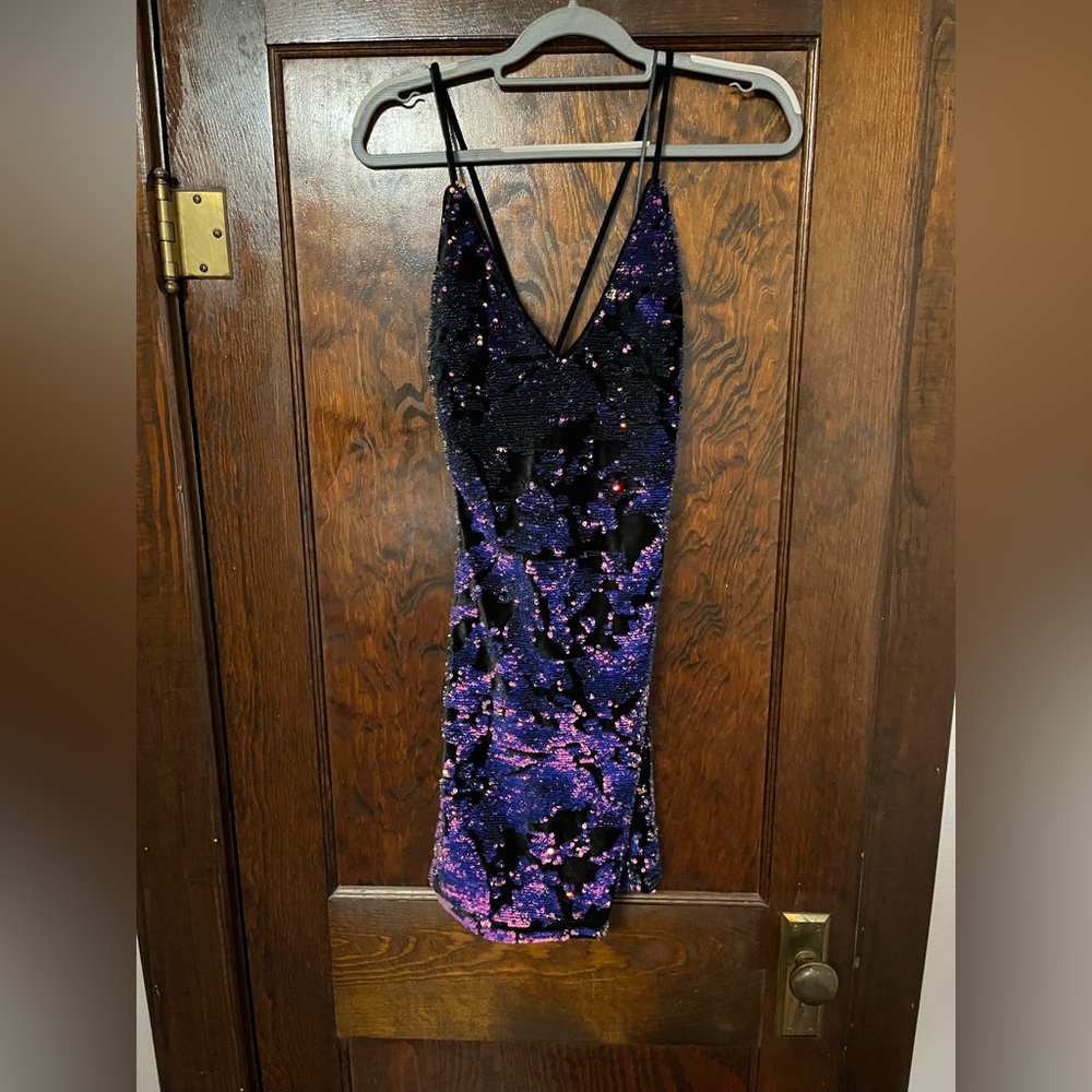Size medium. Brand is Latiste. Color purple and black